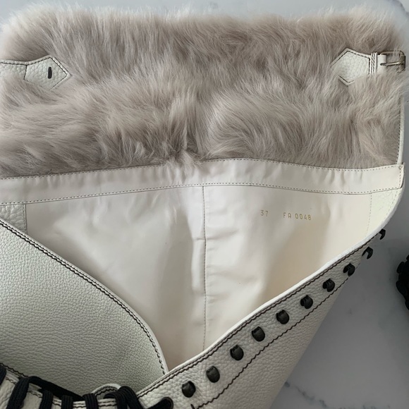 Louis Vuitton Knees Boots. - Picture 9 of 15